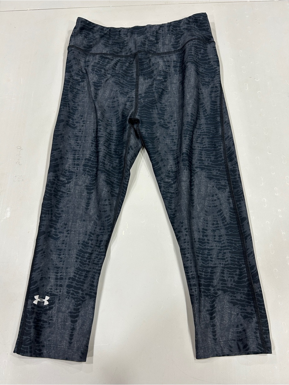 Under Armour Black Gray Printed Athletic Leggings-17 inch inseam size small